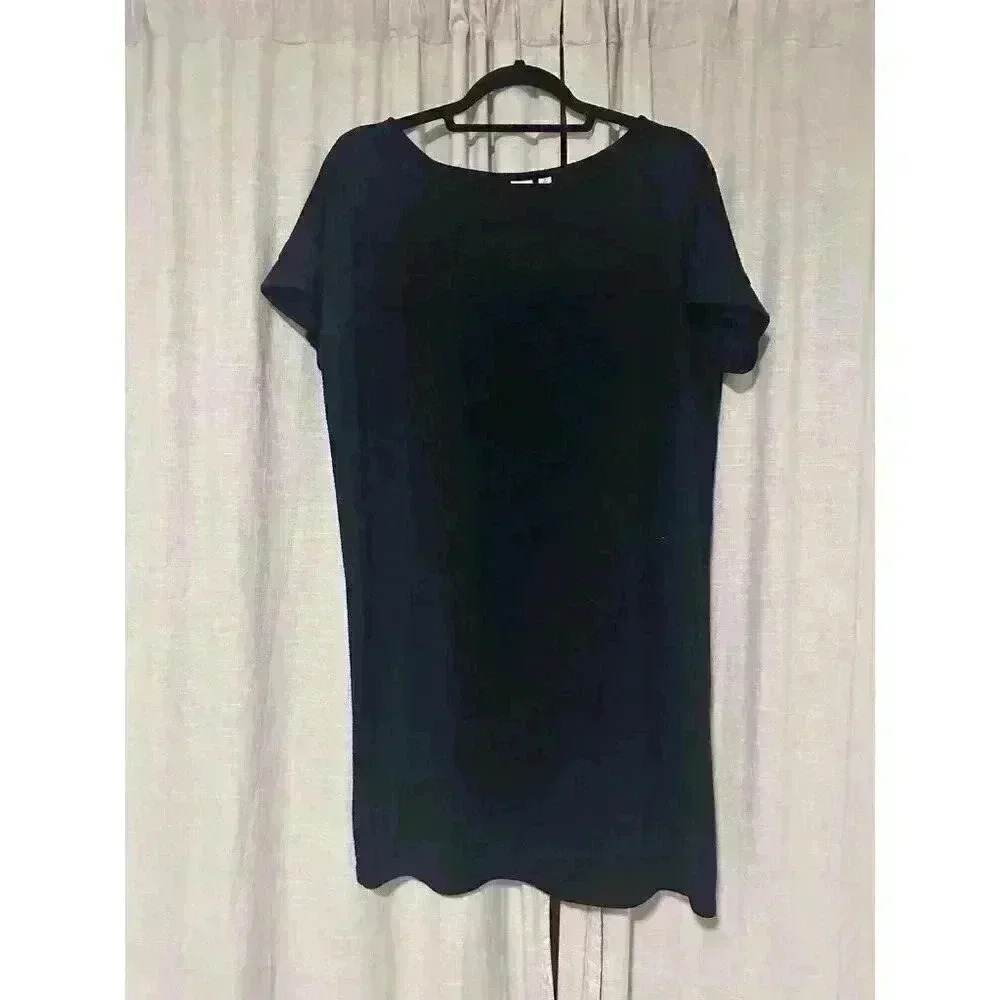 Woman’s black cotton GAP shirt dress. Classic, staple size small above the knee